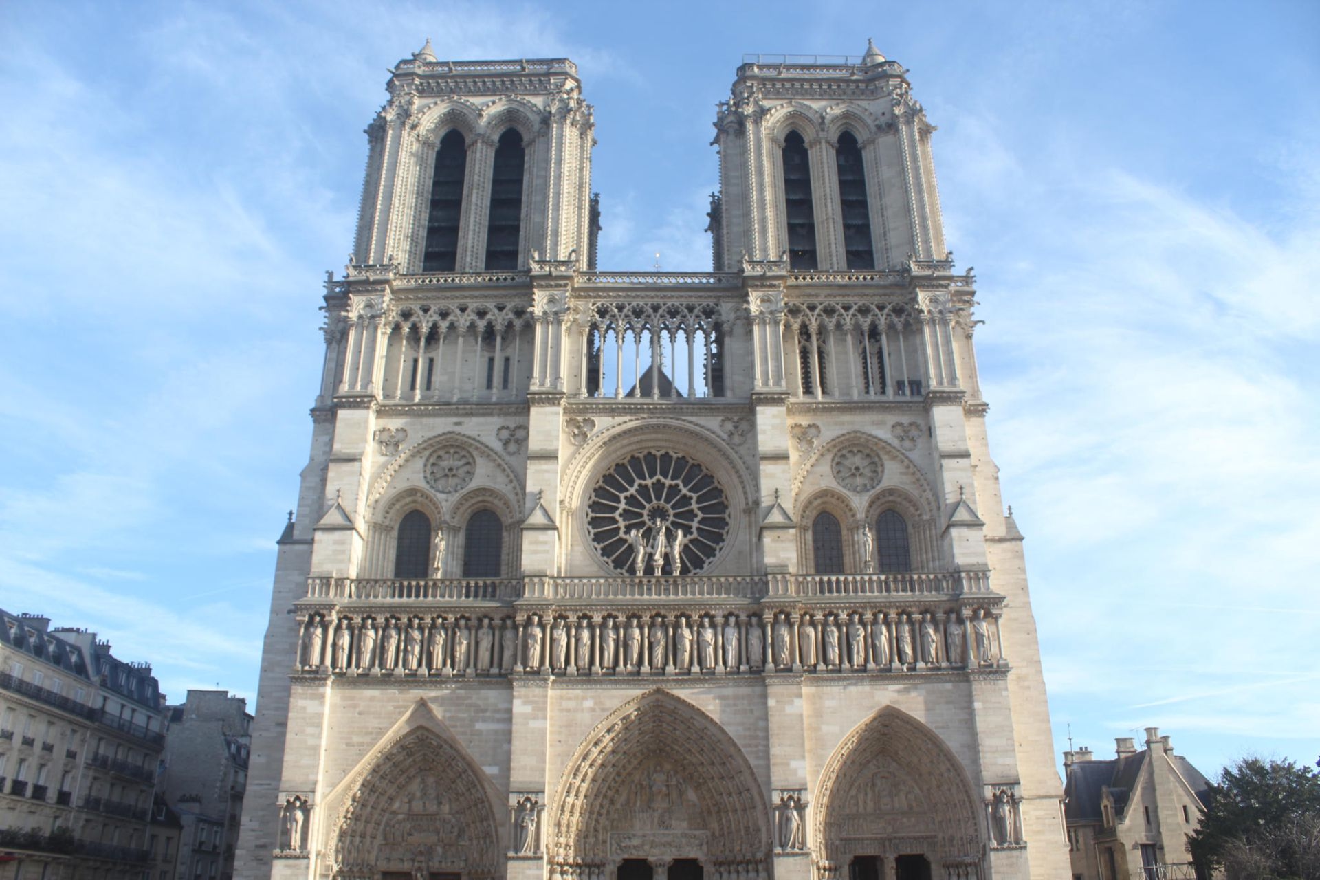 26.04.10_OEX_AMSMAD – Genesis – Paris – Lugares (3)