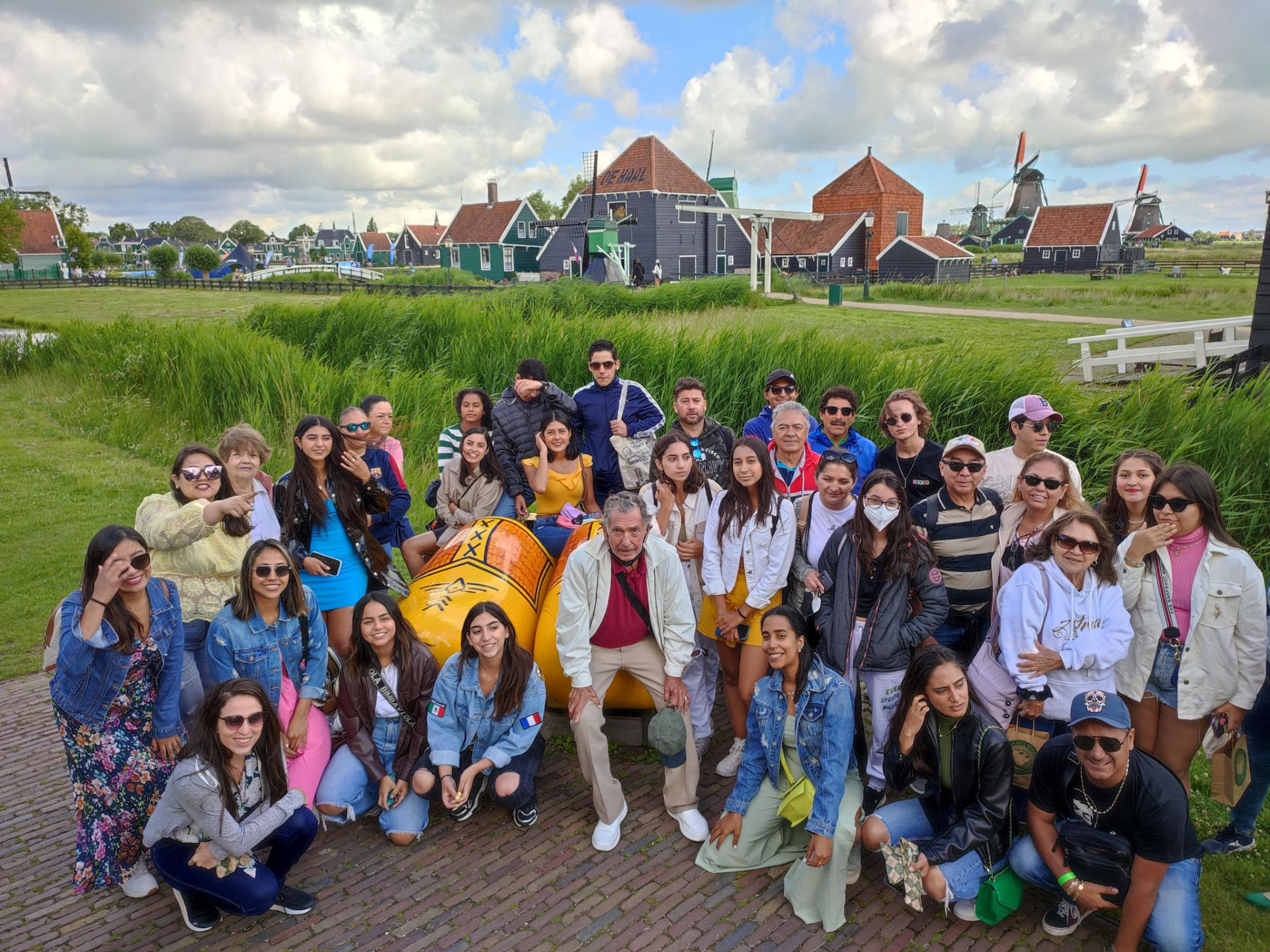 Gótica_HOLANDA_AMSTERDAM – Foto Grupal Molinos zaanse schans